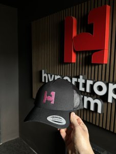 Pánská čepice s vyšitým logem